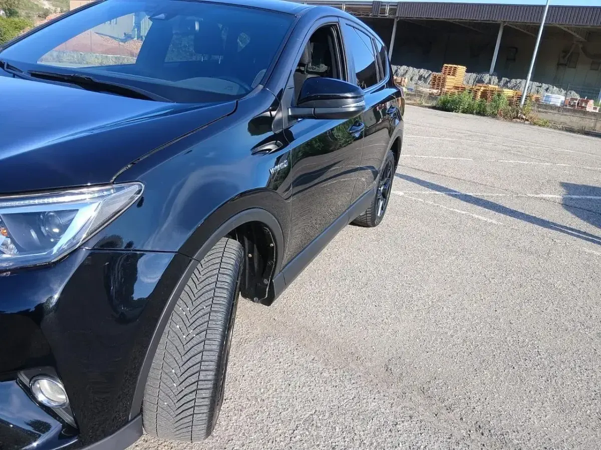 Usata Toyota RAV4 Hybrid Style 154 CV (113 kW) 2018 Nero SUV