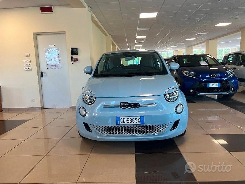 Usata Fiat 500e La Prima 86 kW (118 CV) 2020 Blu Berlina