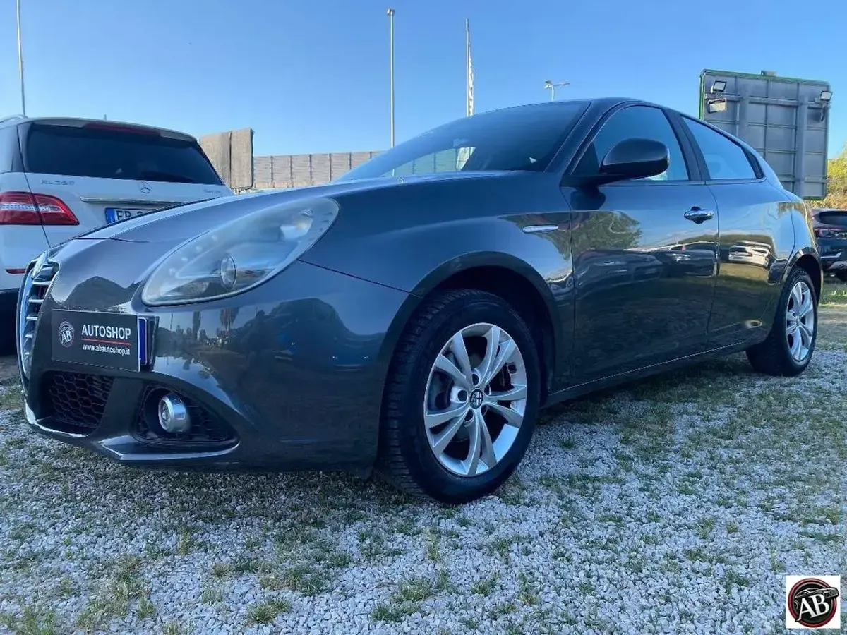 Usata Alfa Romeo Giulietta 121 CV (88 kW) 2014 Grigio Utilitaria