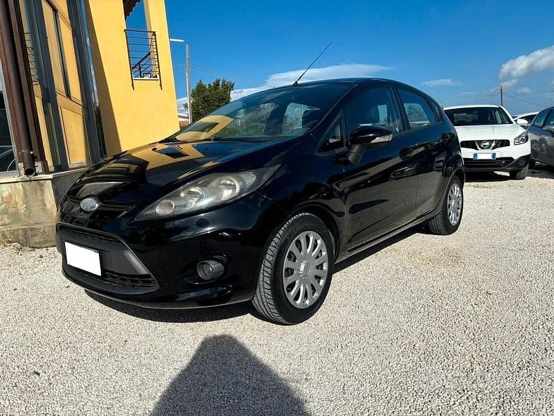 Usata Ford Fiesta 97 CV (71 kW) 2010 Nero Utilitaria