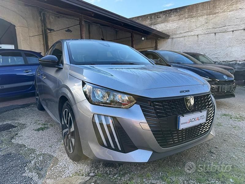 Usata Peugeot 208 Allure 75 CV (55 kW) 2024 Grigio Utilitaria