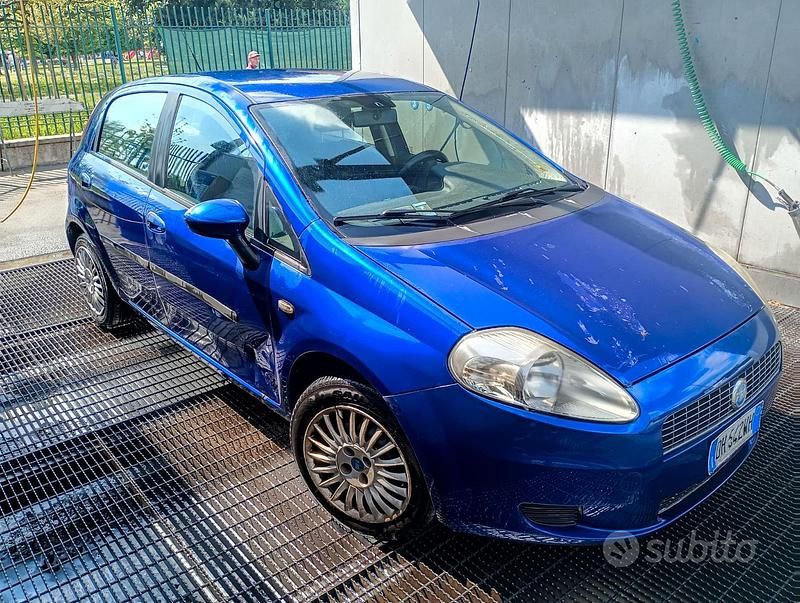 Usata Fiat Grande Punto Dynamic 65 CV (47 kW) 2007 Blu/azzurro Utilitaria