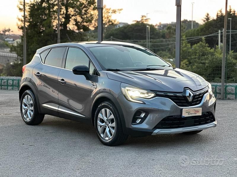 Usata Renault Captur RS Line 101 CV (74 kW) 2021 Grigio SUV