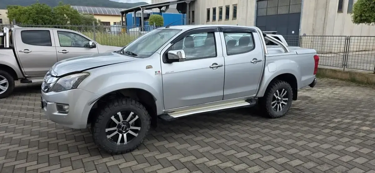 Usata Isuzu D-Max 163 CV (119 kW) 2016 Argento SUV