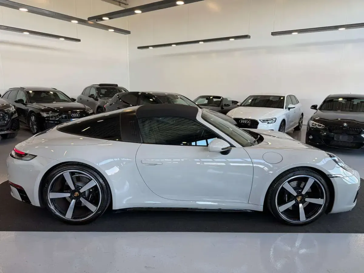 Usata Porsche 911 Targa 4S 450 CV (330 kW) 2022 Gesso Cabrio