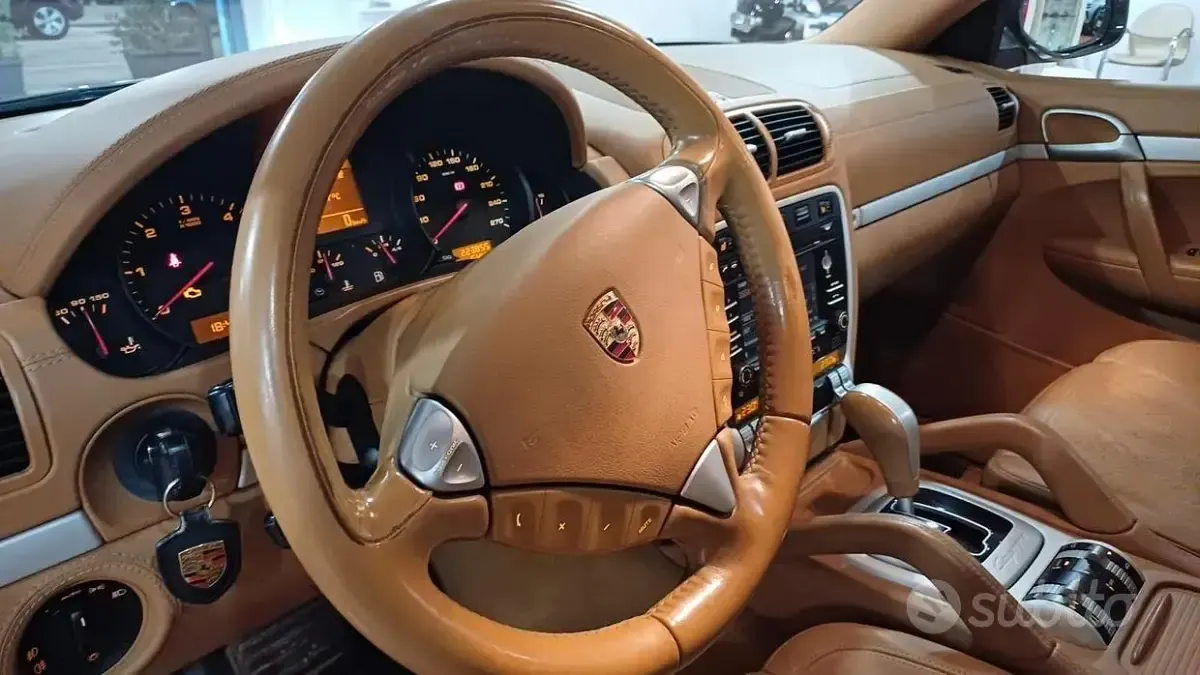 Usata Porsche Cayenne 239 CV (175 kW) 2009 Grigio SUV
