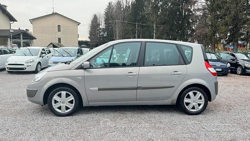 Usata Renault Scénic II Dynamique 113 CV (83 kW) 2005 Grigio Monovolume