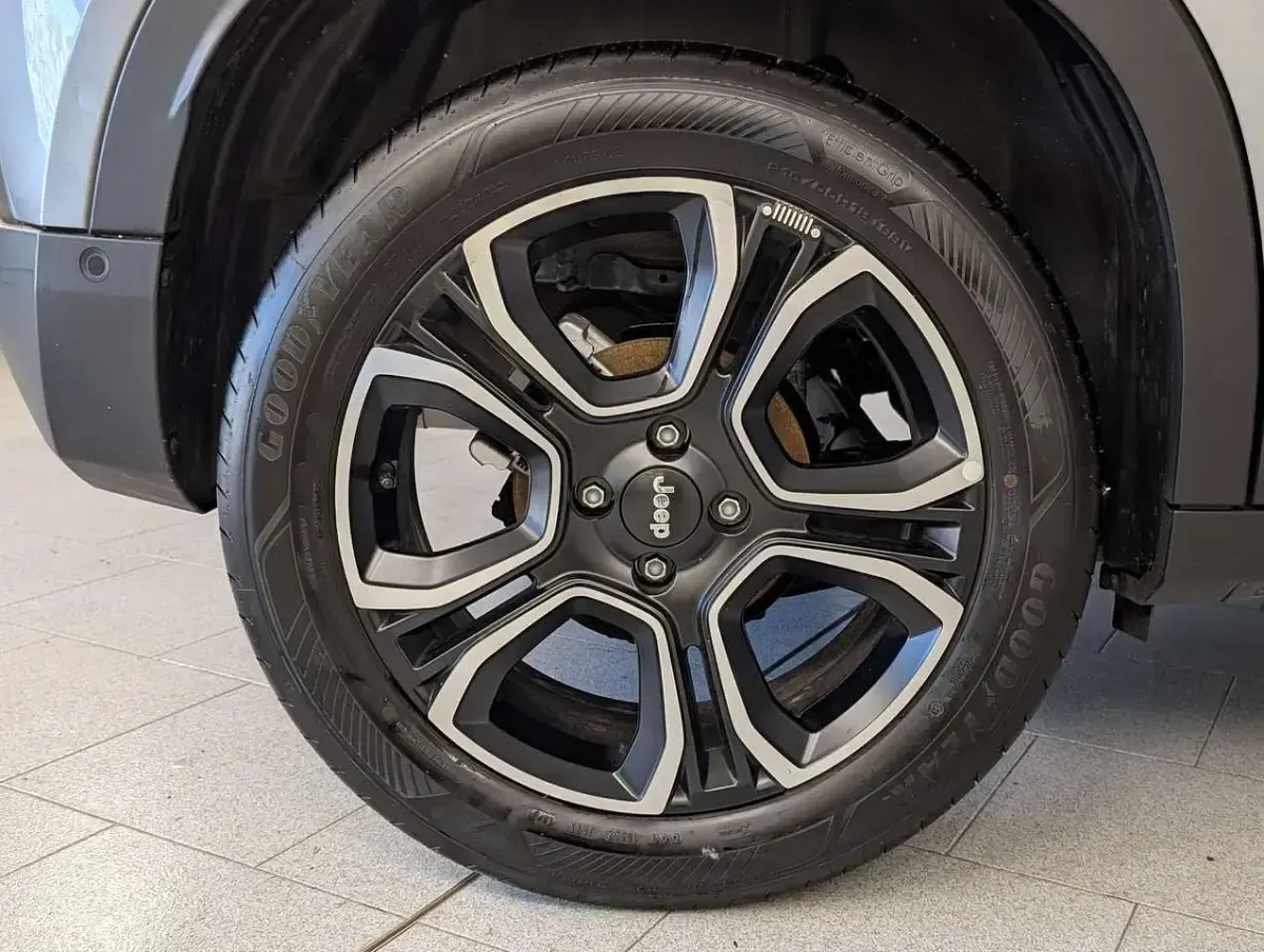 Usata Jeep Avenger Summit 101 CV (74 kW) 2025 Grigio SUV