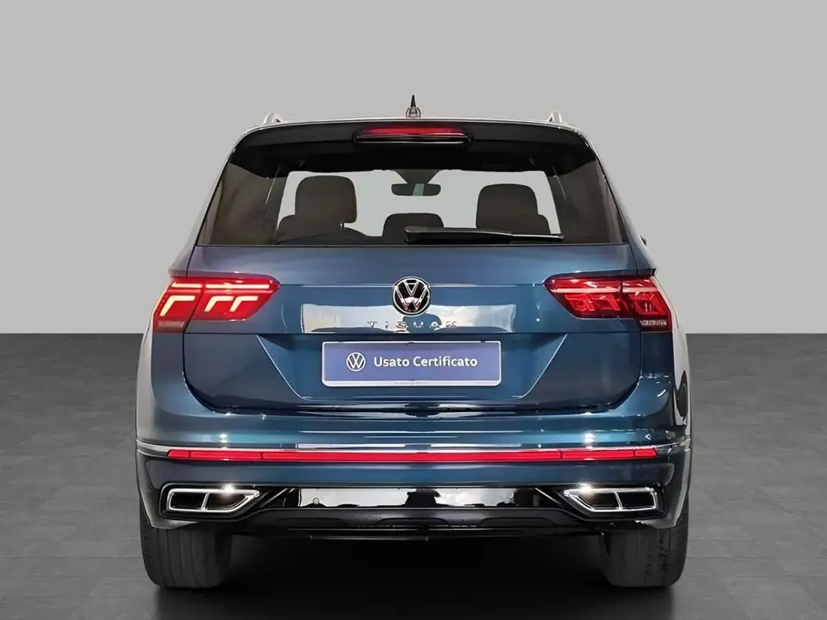 Usata VW Tiguan R-line 150 CV (110 kW) 2023 Nightshade blue metallizzato SUV