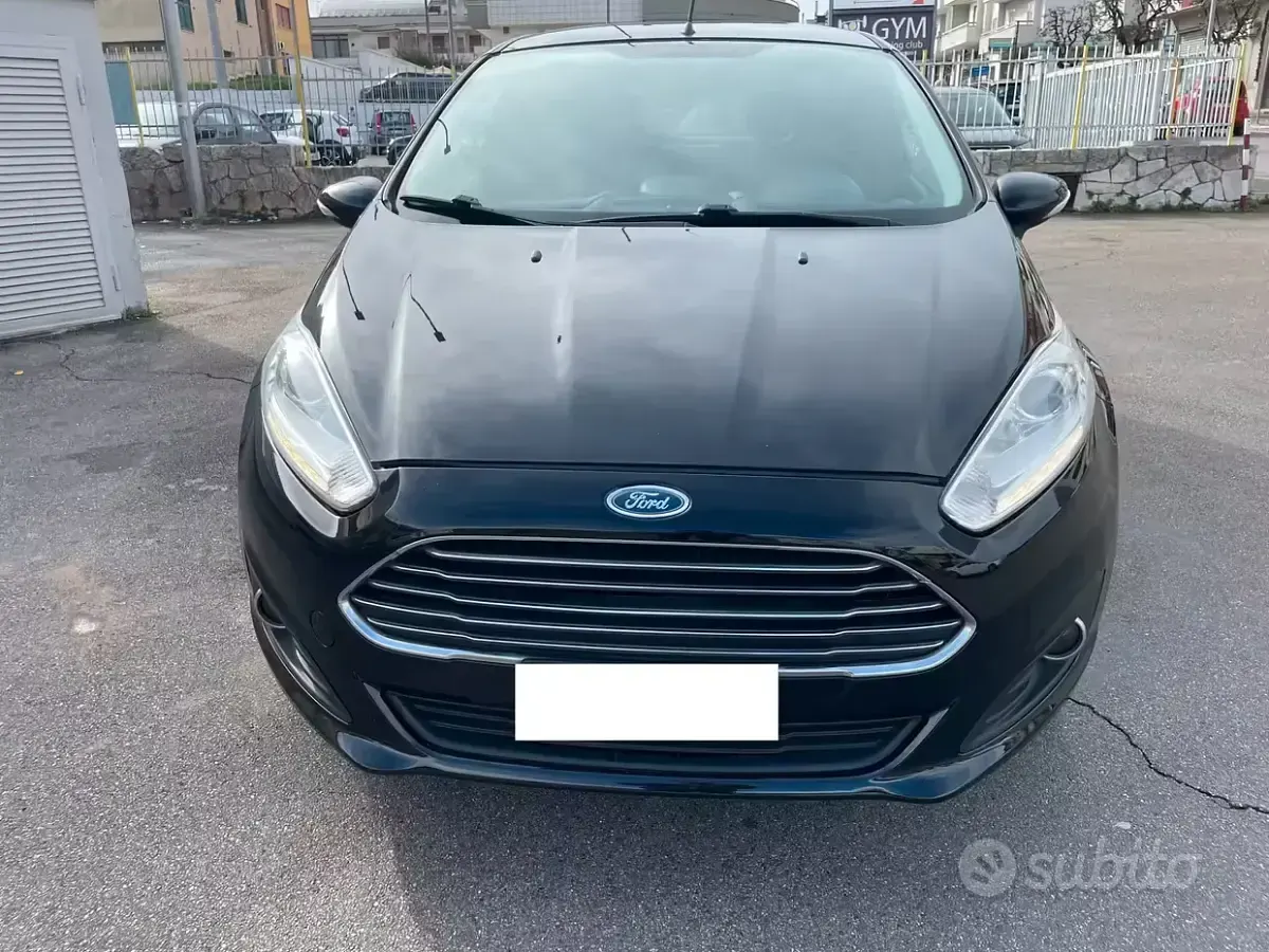 Usata Ford Fiesta Titanium 75 CV (55 kW) 2014 Nero Utilitaria