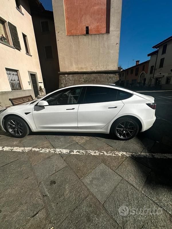Usata Tesla Model 3 235 kW (320 CV) 2022 Bianco Berlina