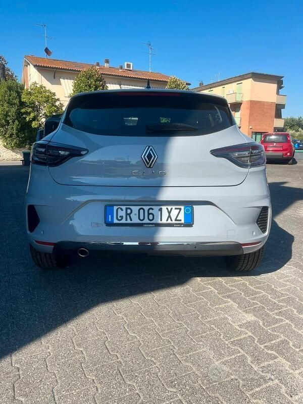 Usata Renault Clio V 90 CV (66 kW) 2024 Grigio Berlina