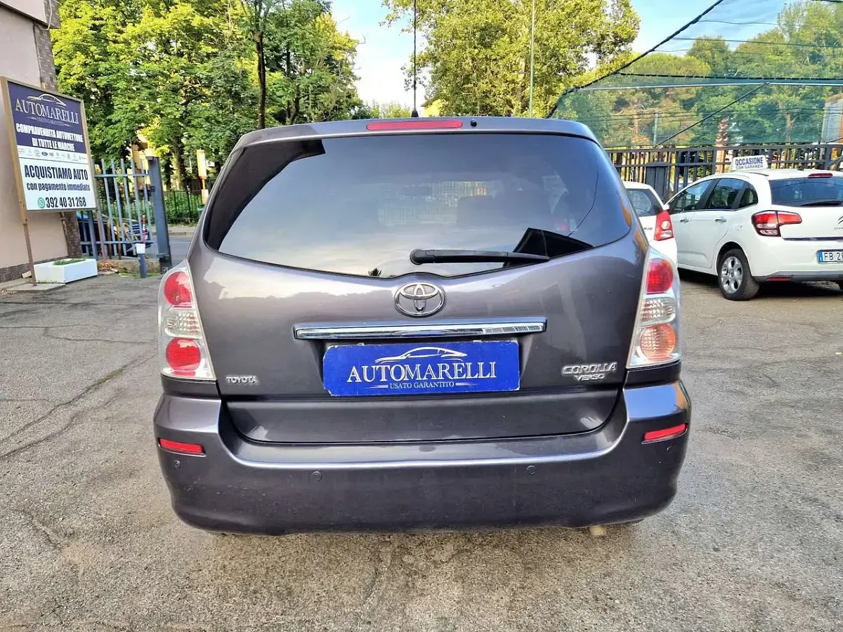 Usata Toyota Corolla Verso Sol 110 CV (80 kW) 2008 Grigio Monovolume
