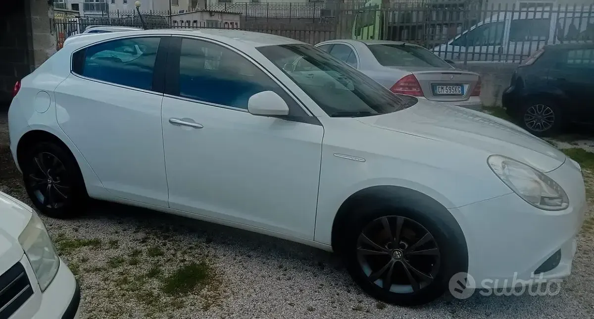 Usata Alfa Romeo Giulietta Distinctive 105 CV (77 kW) 2011 Bianco Utilitaria