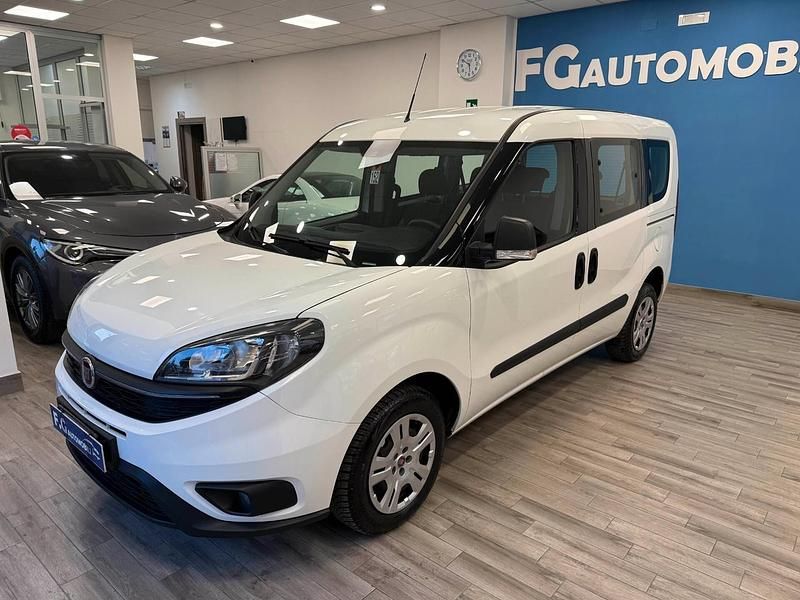 Usata Fiat Doblò Lounge 95 CV (69 kW) 2020 Bianco Monovolume