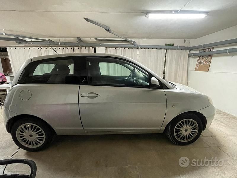Usata Lancia Ypsilon 60 CV (44 kW) 2010 Grigio Utilitaria