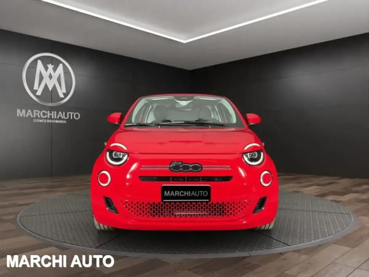 Nuova Fiat 500 La Prima 65 CV (47 kW) 2026 Rosso pastello Berlina