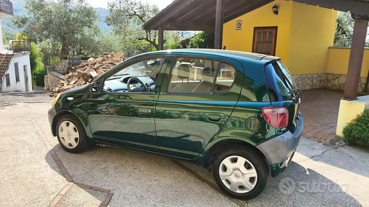 Usata Toyota Yaris 68 CV (50 kW) 2000 Verde Berlina