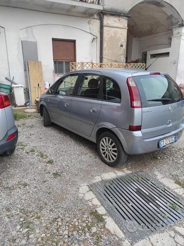 Usata Opel Meriva 101 CV (74 kW) 2005 Grigio Monovolume