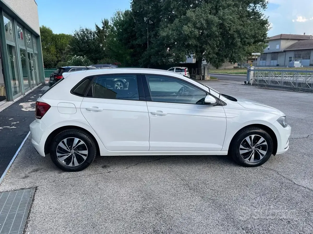 Usata VW Polo Comfortline 90 CV (66 kW) 2018 Bianco Utilitaria