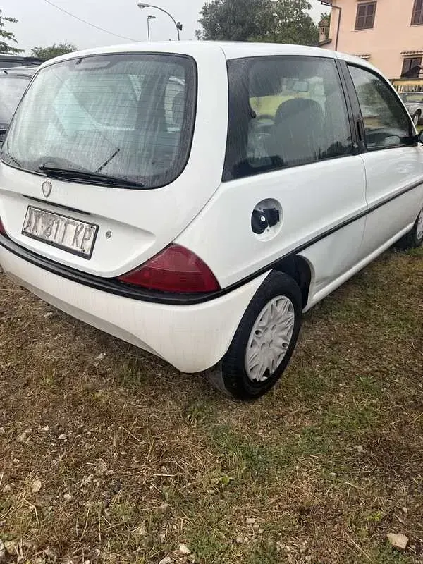 Usata Lancia Ypsilon 54 CV (39 kW) 1997 Utilitaria