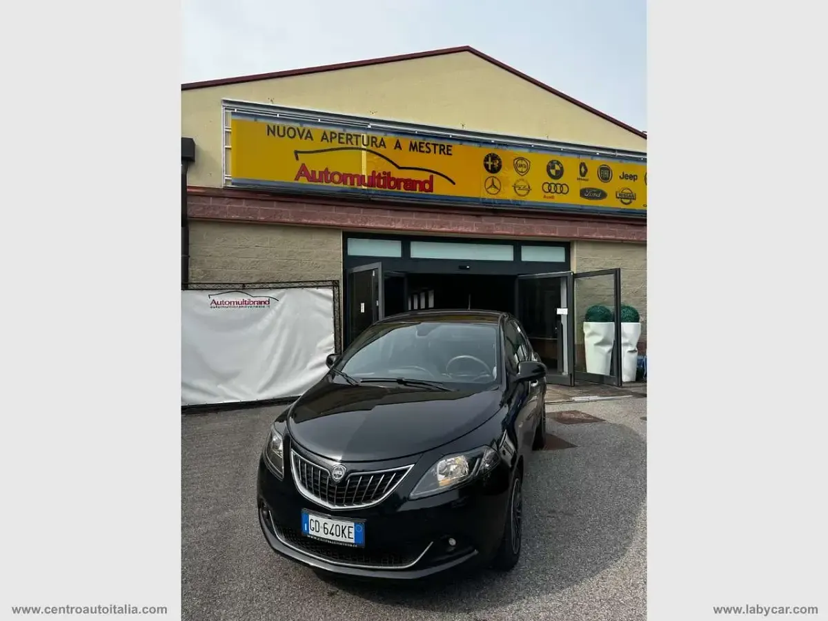 Usata Lancia Ypsilon Gold 69 CV (50 kW) 2021 Nero Utilitaria