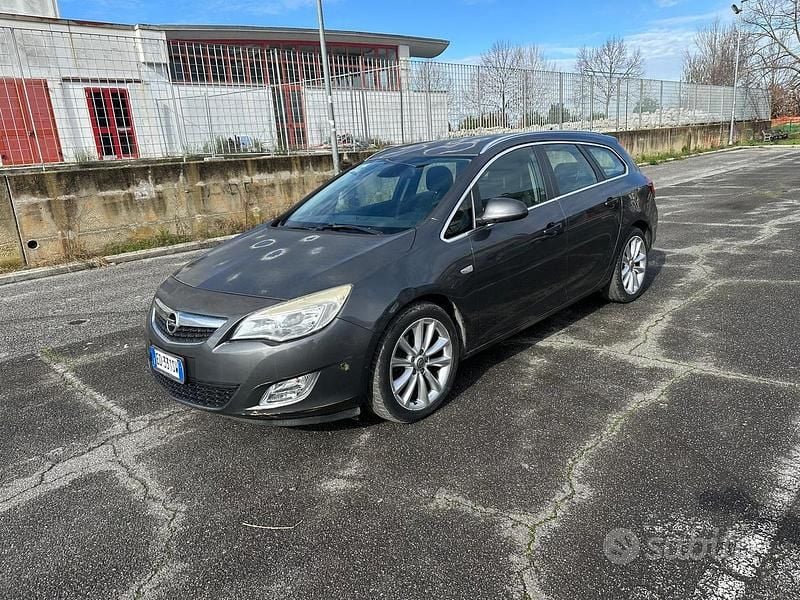 Usata Opel Astra Cosmo 110 CV (80 kW) 2011 Grigio Station wagon