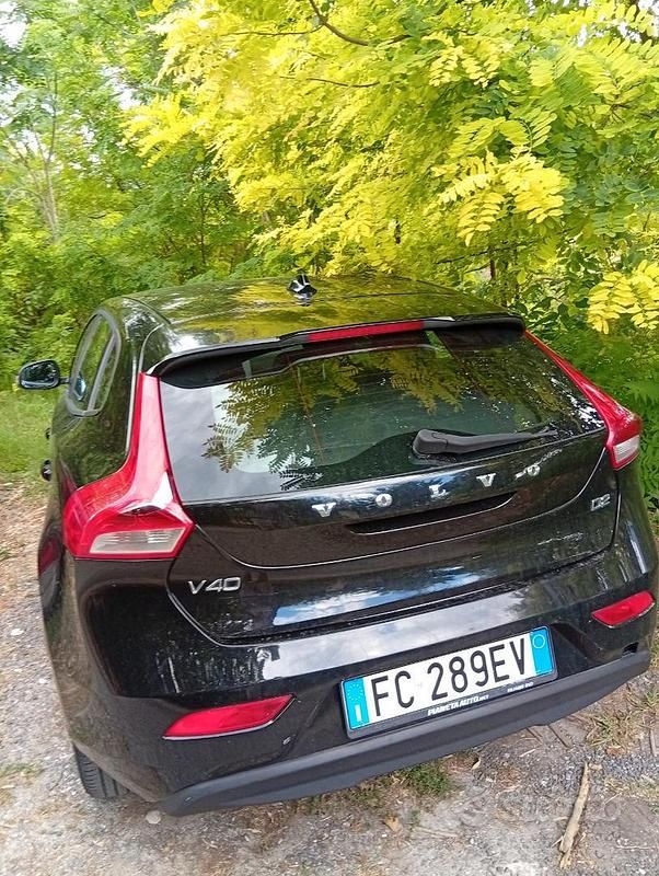 Usata Volvo V40 120 CV (88 kW) 2016 Nero Station wagon
