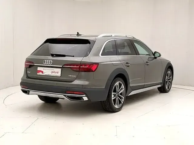 Usata Audi A4 Allroad Business 265 CV (194 kW) 2023 Grigio chronos metallizzato Station wagon