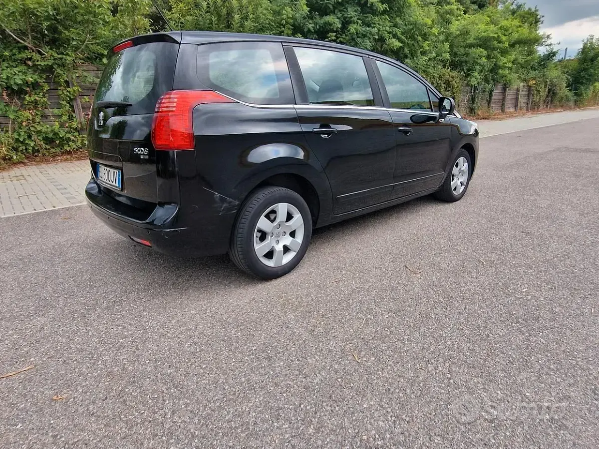 Usata Peugeot 5008 112 CV (82 kW) 2011 Monovolume