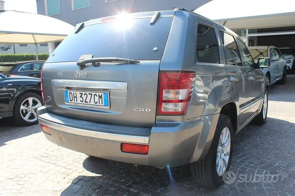 Usata Jeep Grand Cherokee Overland 218 CV (160 kW) 2008 Grigio SUV