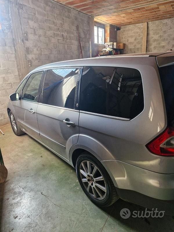 Begagnad Ford Galaxy 140 HK (102 kW) 2009 Minibuss