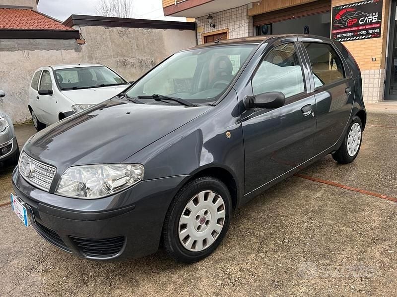 Usata Fiat Punto Active 59 CV (43 kW) 2009 Marrone Berlina