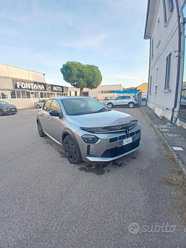 Usata Lancia Ypsilon 100 CV (73 kW) 2025 Grigio Utilitaria