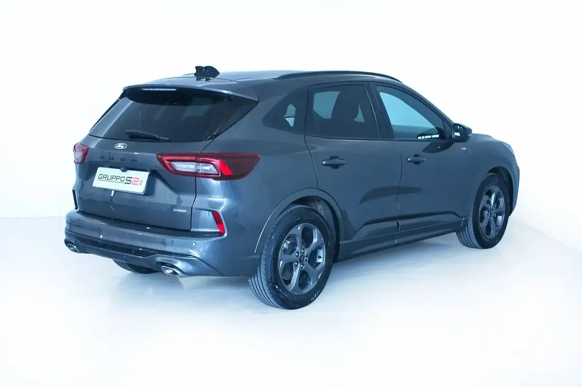 Usata Ford Kuga ST-Line 179 CV (131 kW) 2025 Gray SUV