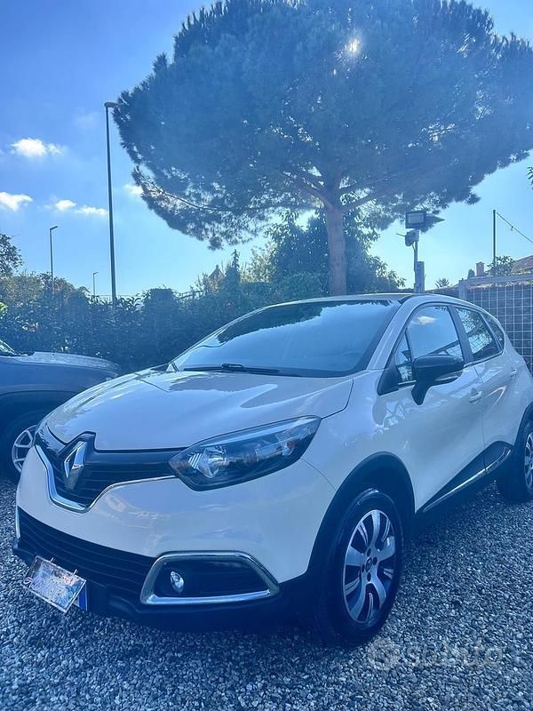 Usata Renault Captur Zen 90 CV (66 kW) 2017 Beige SUV