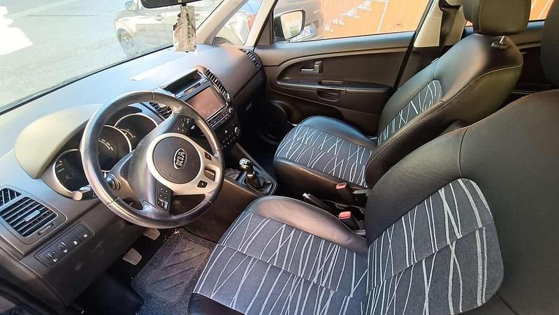 Usata Kia Venga Active 90 CV (66 kW) 2017 Blu/azzurro Utilitaria