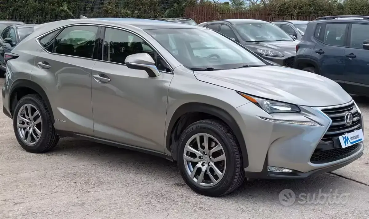Usata Lexus NX300h 155 CV (114 kW) 2017 Blu SUV