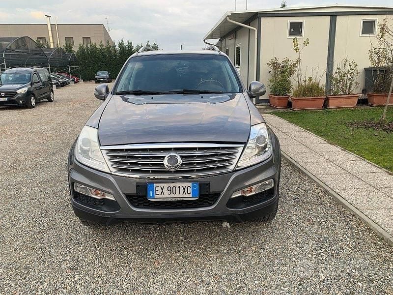 Usata SsangYong Rexton 155 CV (114 kW) 2015 Grigio scuro SUV