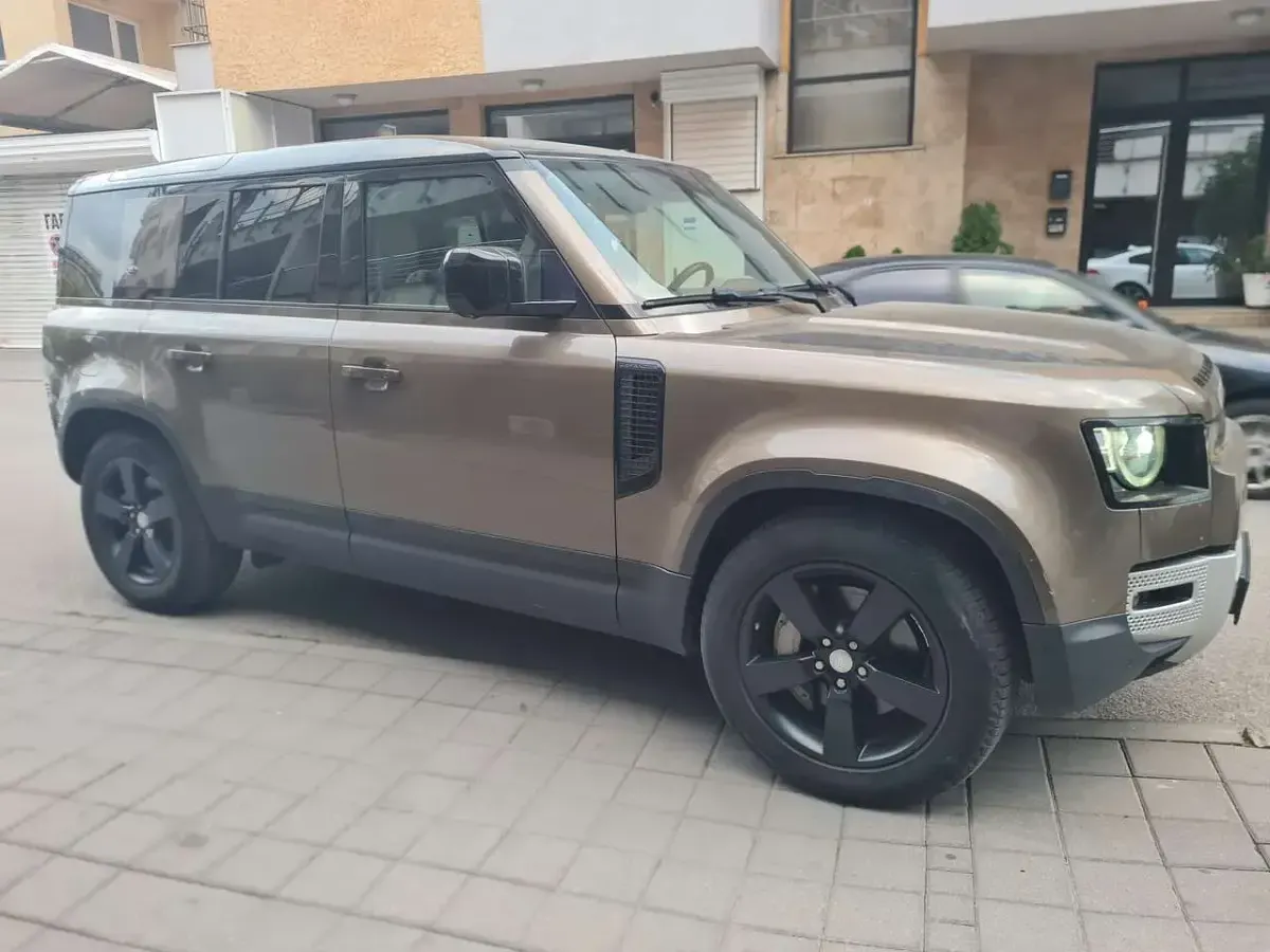 Usata Land Rover Defender First Edition 400 CV (294 kW) 2020 Gondwana stone gloss SUV