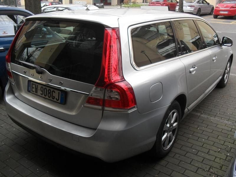 Usata Volvo V70 Momentum 136 CV (100 kW) 2014 Argento Station wagon