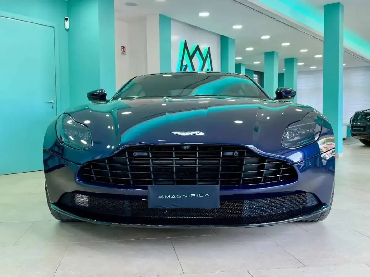 Usata Aston Martin DB11 510 CV (375 kW) 2019 Mariana blue metallic Coupé