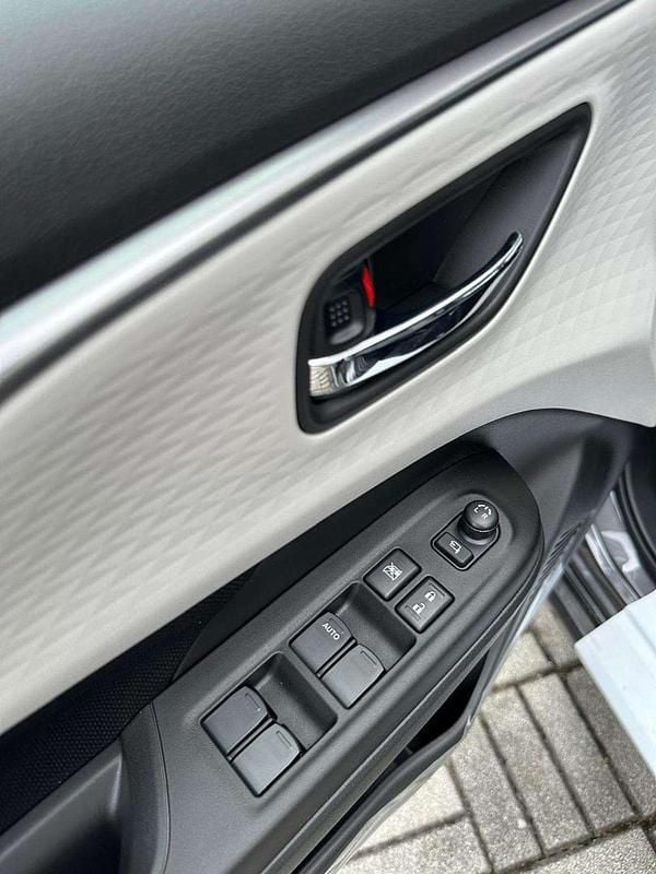 Usata Suzuki Swift 83 CV (61 kW) 2024 Grigio scuro metallizzato Utilitaria