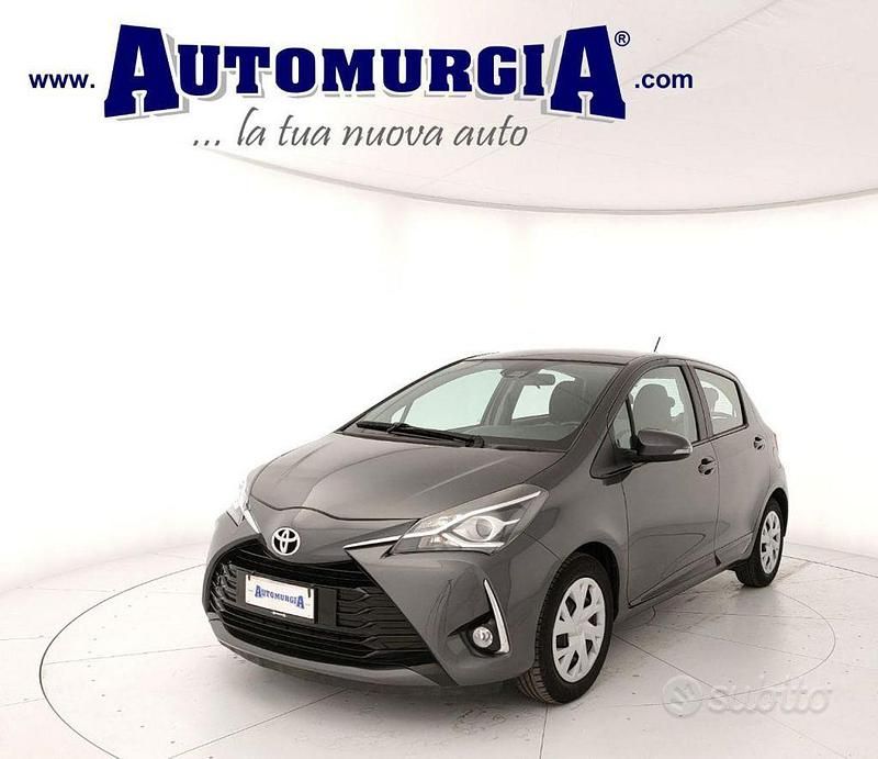 Usata Toyota Yaris Active 69 CV (50 kW) 2018 Grigio Berlina