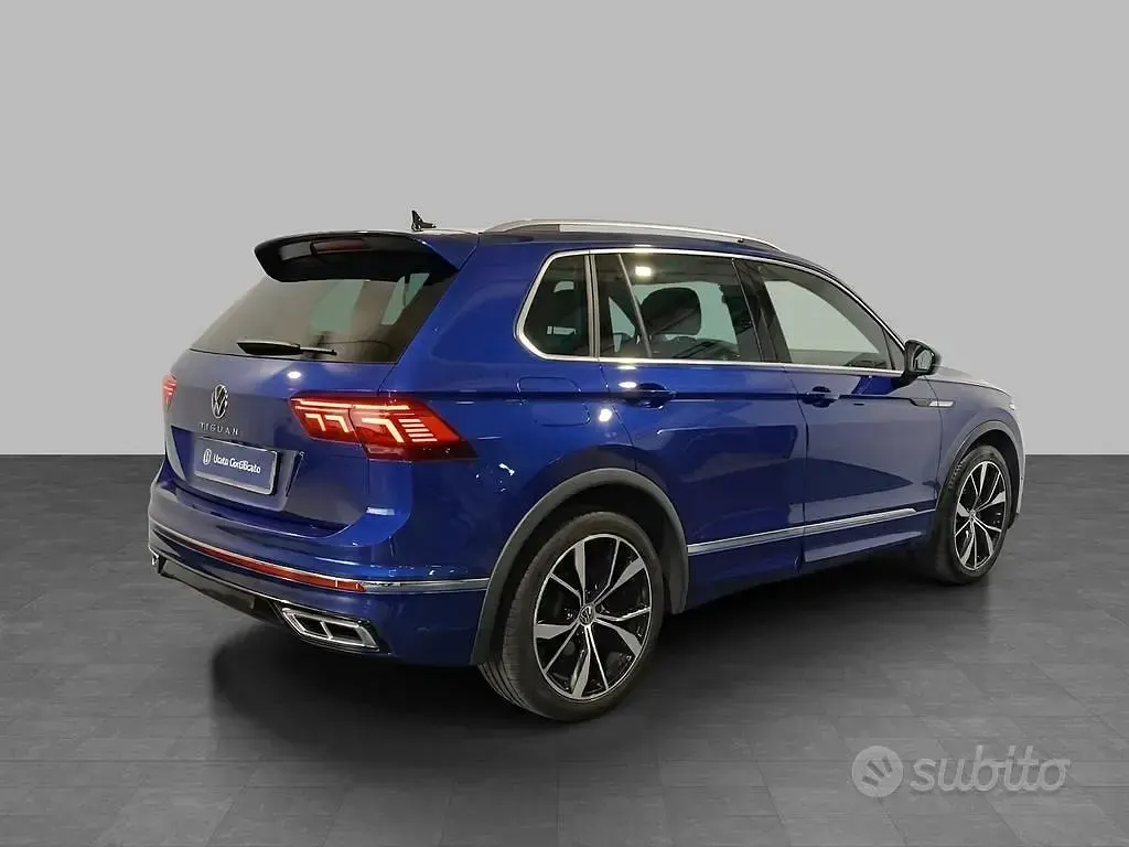 Usata VW Tiguan R-line 150 CV (110 kW) 2023 Lapiz blue metallizzato SUV