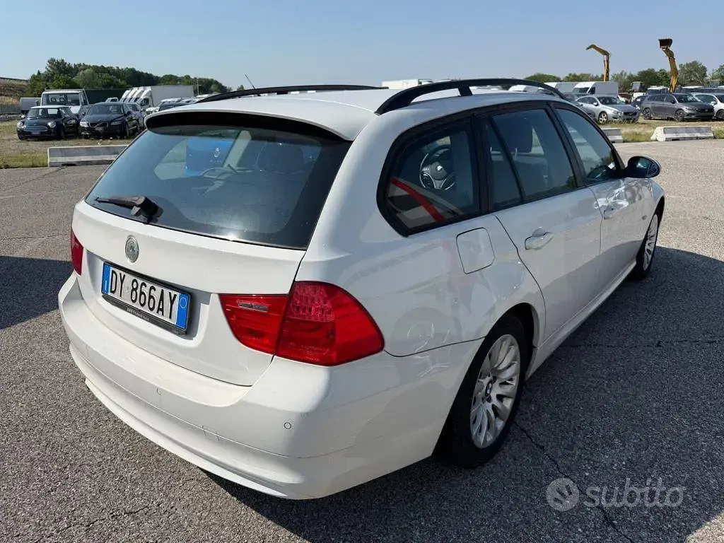Usata BMW 318 143 CV (105 kW) 2009 Bianco Station wagon