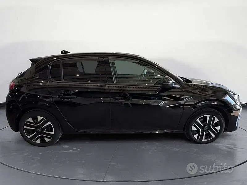 Usata Peugeot 208 Allure 102 CV (75 kW) 2025 Nero Utilitaria