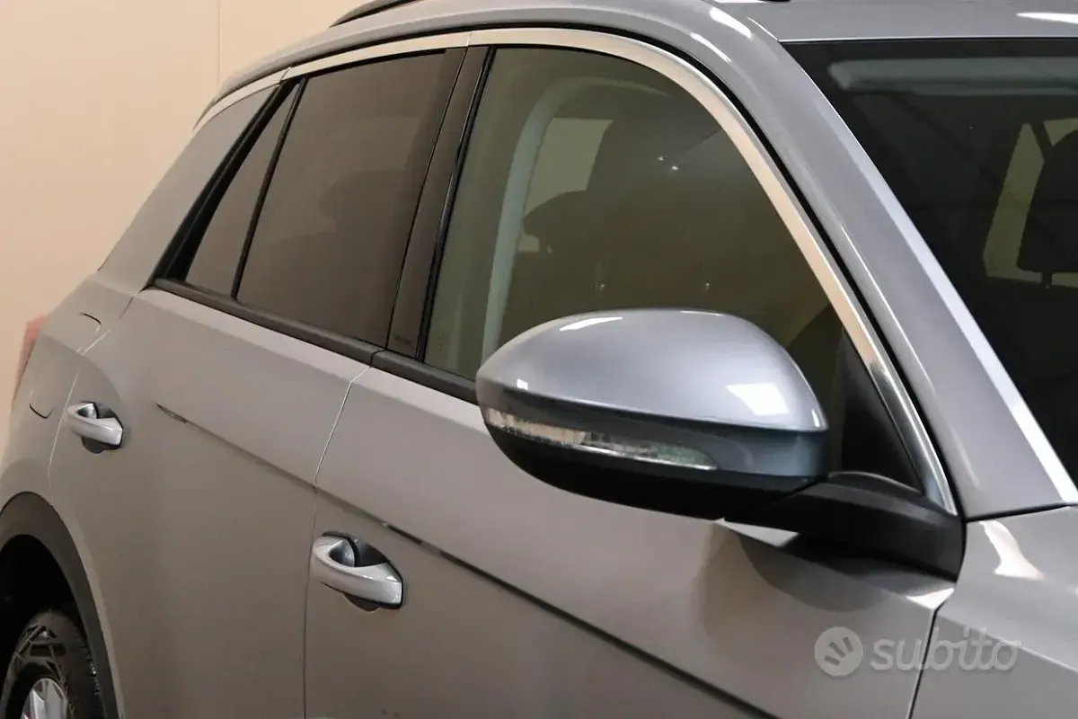 Usata VW T-Roc Life 110 CV (80 kW) 2022 Grigio SUV