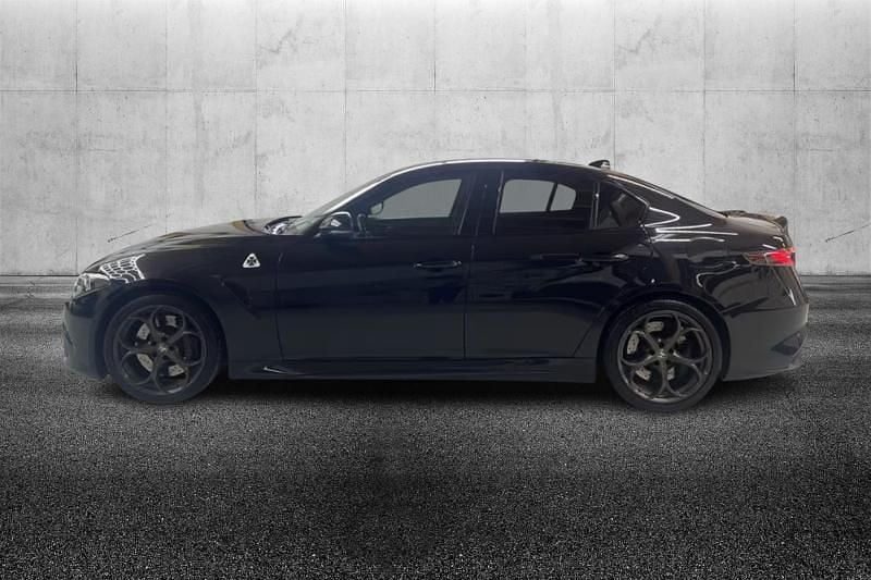 Usata Alfa Romeo Giulia Quadrifoglio 519 CV (381 kW) 2024 Nero metallizzato Berlina