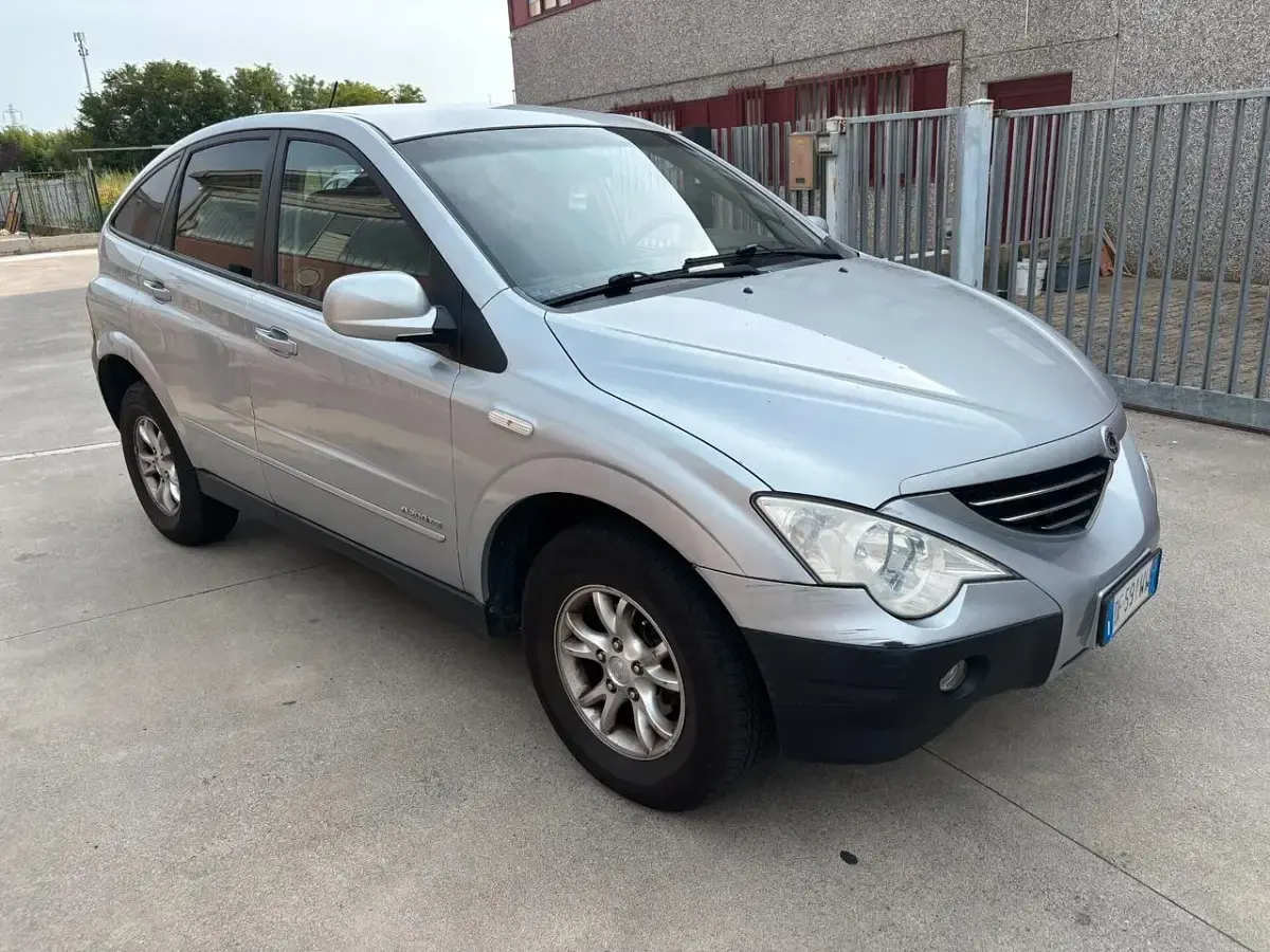 Usata SsangYong Actyon 141 CV (103 kW) 2007 Grigio Station wagon